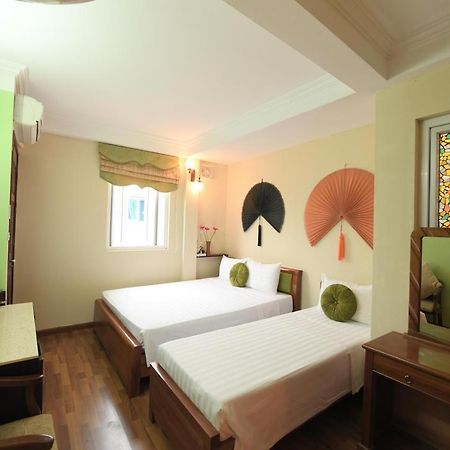 Hoan Kiem Lake View Bed & Breakfast Hanoi Bagian luar foto