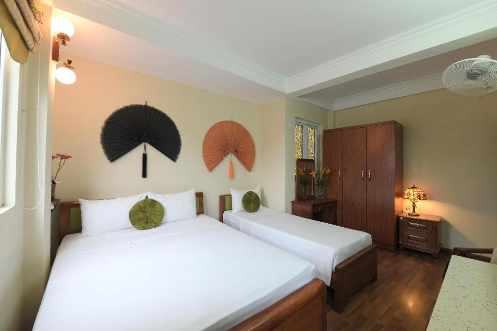 Hoan Kiem Lake View Bed & Breakfast Hanoi Bagian luar foto