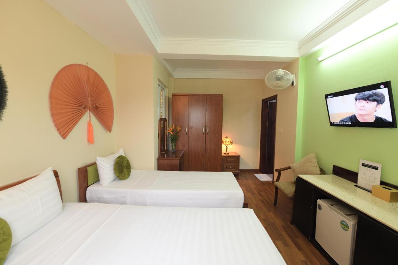 Hoan Kiem Lake View Bed & Breakfast Hanoi Bagian luar foto