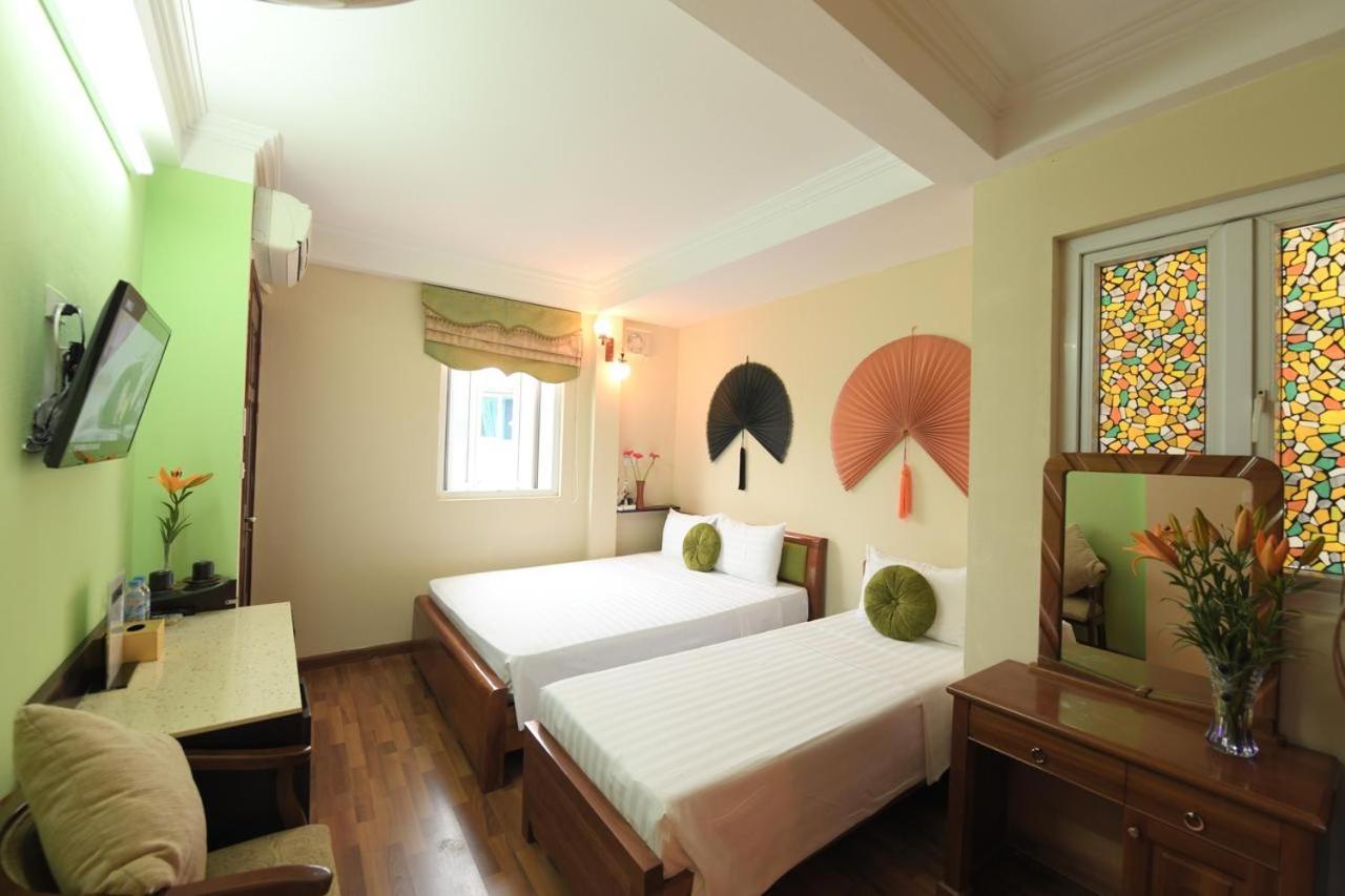 Hoan Kiem Lake View Bed & Breakfast Hanoi Bagian luar foto